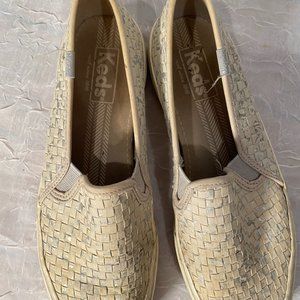 Cream and grey textured keds